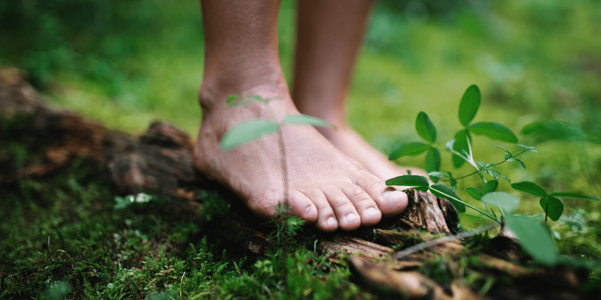 Pieds nus dans l'herbe
