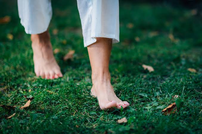 Vous l'avez déjà ressenti, pieds nus dans l'herbe.